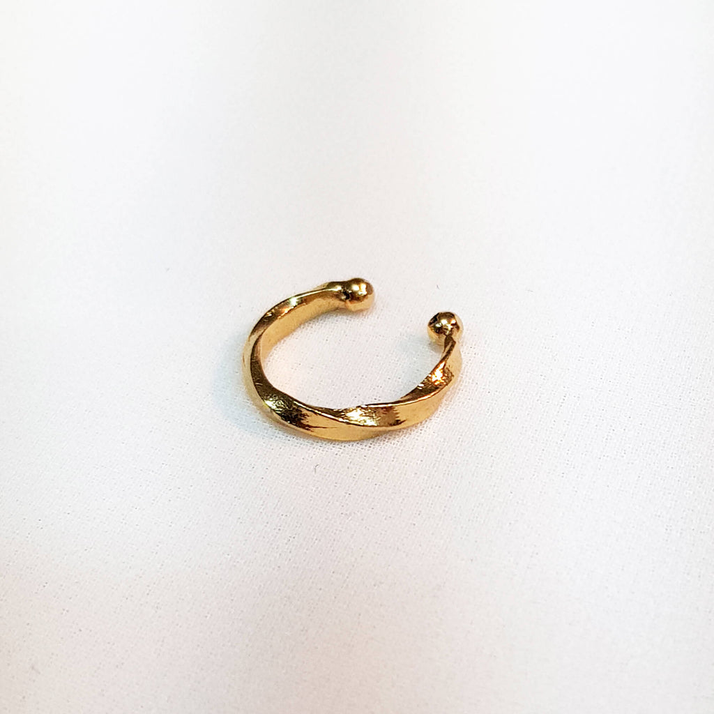 הייקס ללא פירסינג, חישוקי טוויסט, דנה מנצור