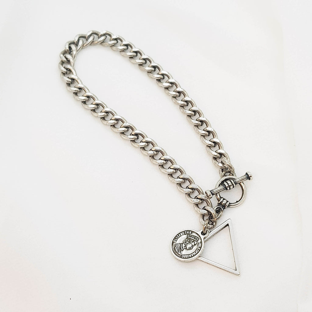 צמיד צ'ארם, צמיד סיליה, דנה מנצור