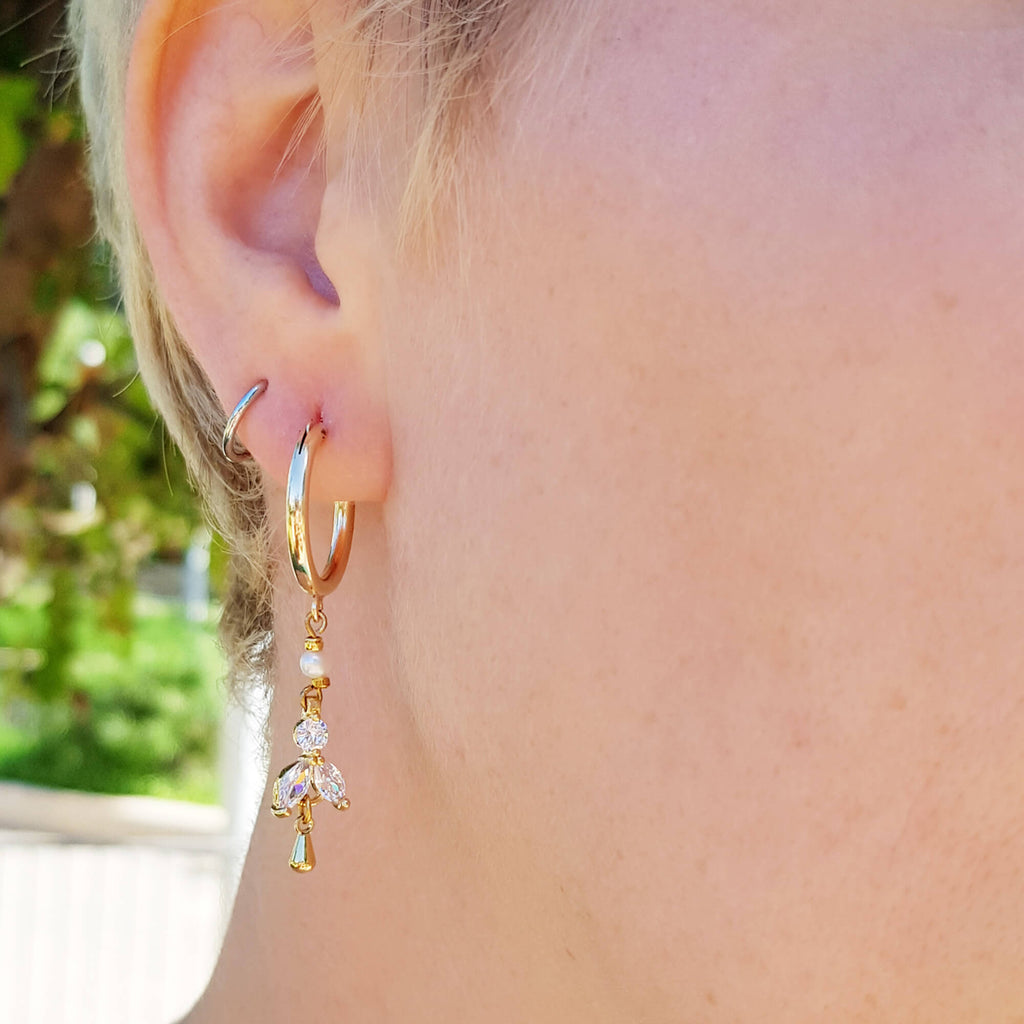 חיבוקי פנינה ו-CZ, עגילי רונה הופ, דנה מנצור