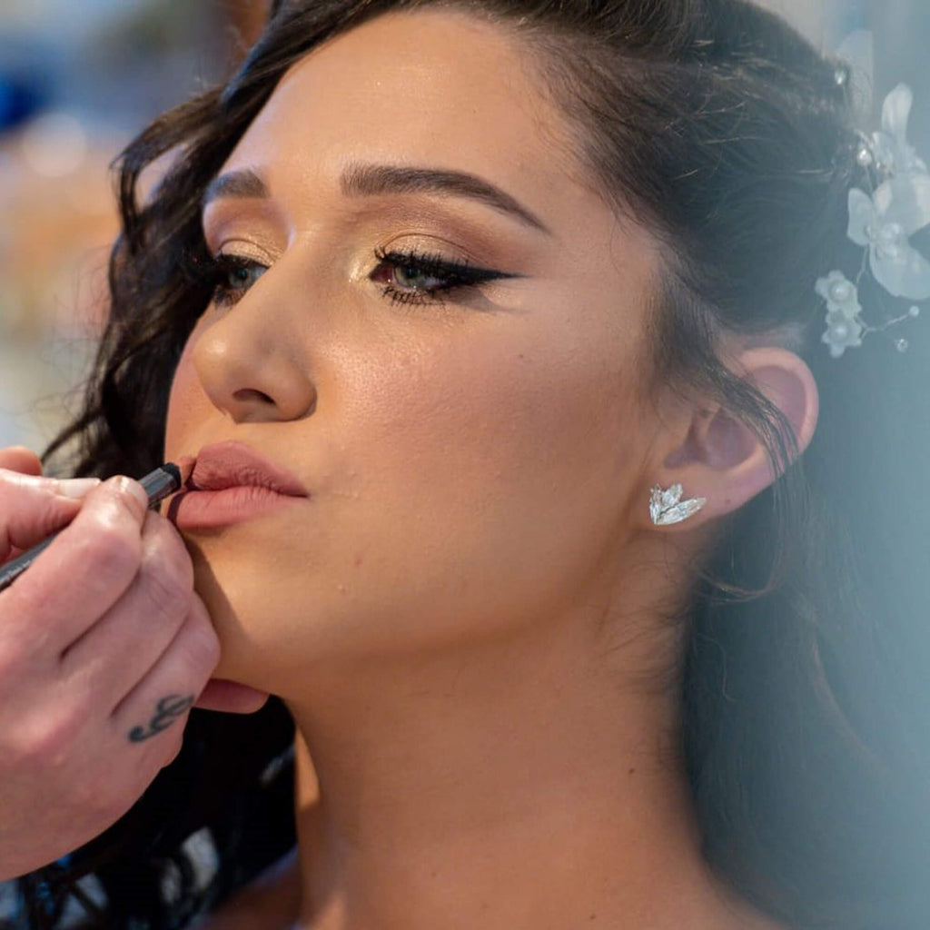 מטפסי אוזניים, עגילים סימטריים בשירה A, הכלה ליידי