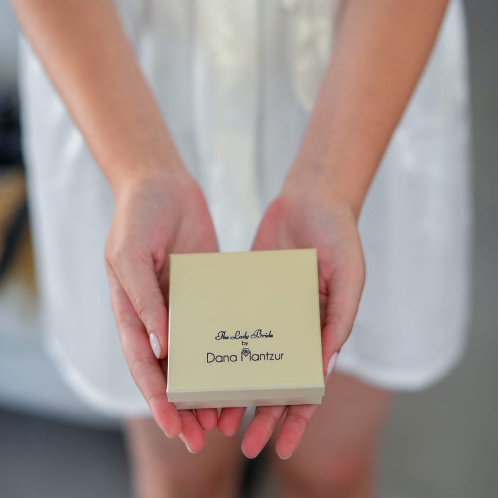 צמיד, צמיד סיליה, דנה מנצור