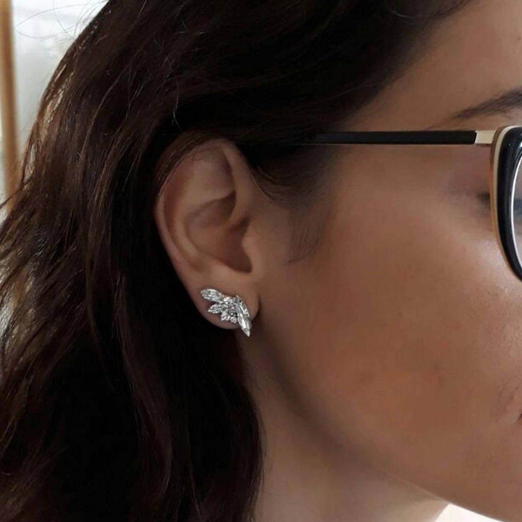 עגילי שושבינות, דנה מנצור