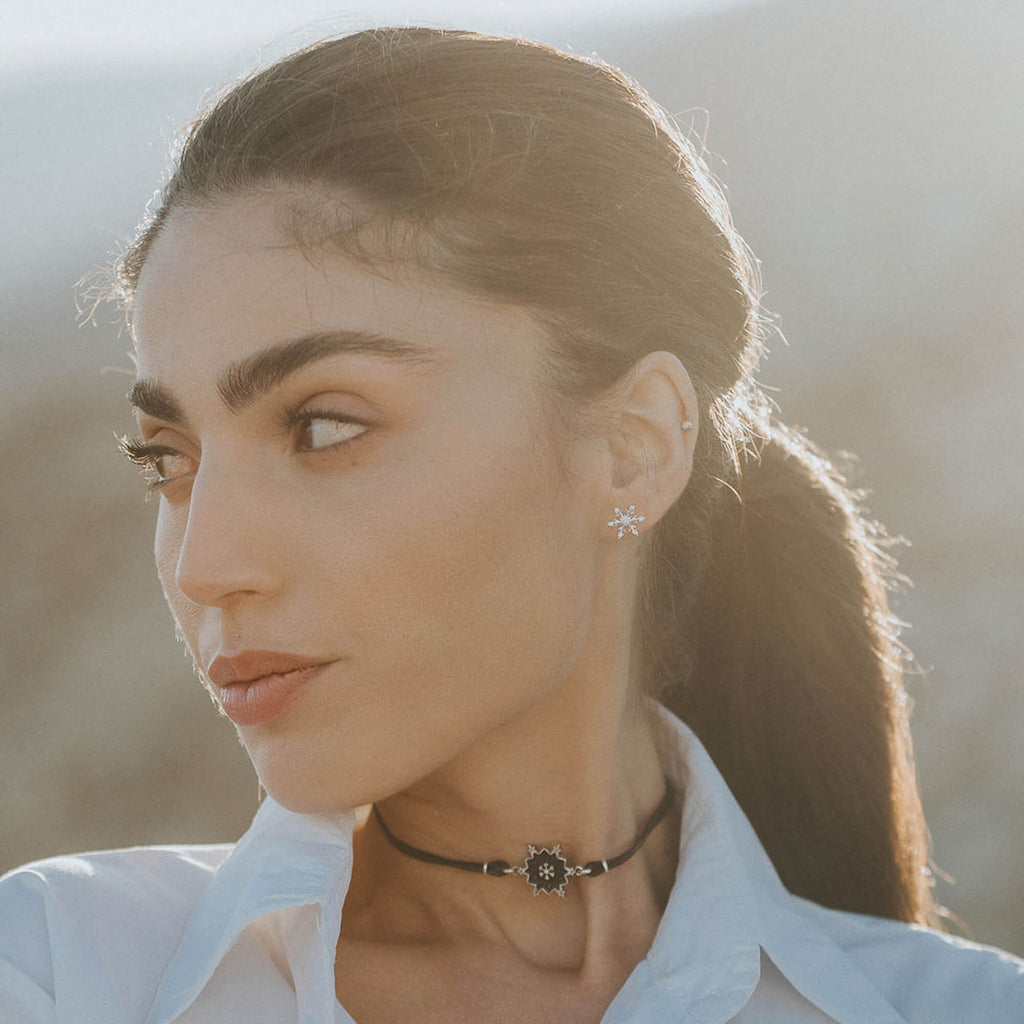 עגילי שלג: תכשיטי נשים, דנה מנצור