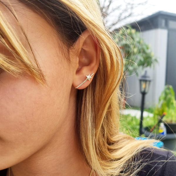 Star line ear climber: 1 hole lobe earring | Dana Mantzur