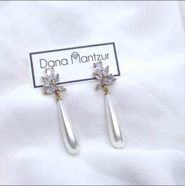 Amber earrings: long pearl earrings | Dana Mantzur