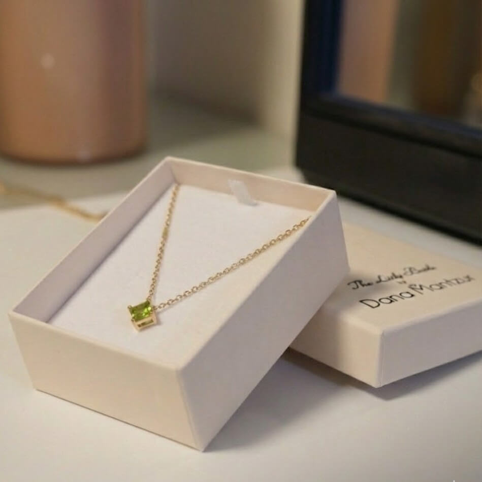 Simple peridot necklace - Dana Mantzur
