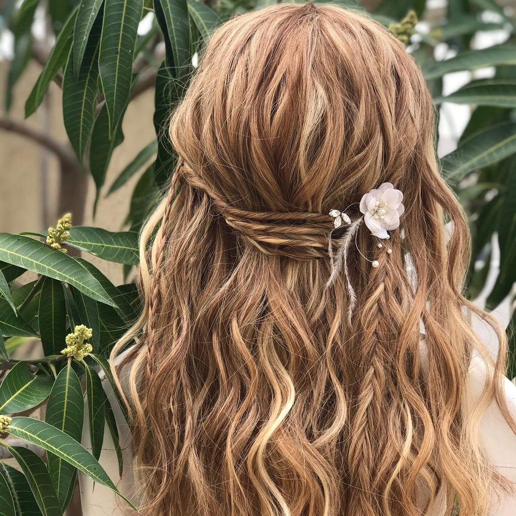 Flora Hairpin -White flower comb | The Lady Bride