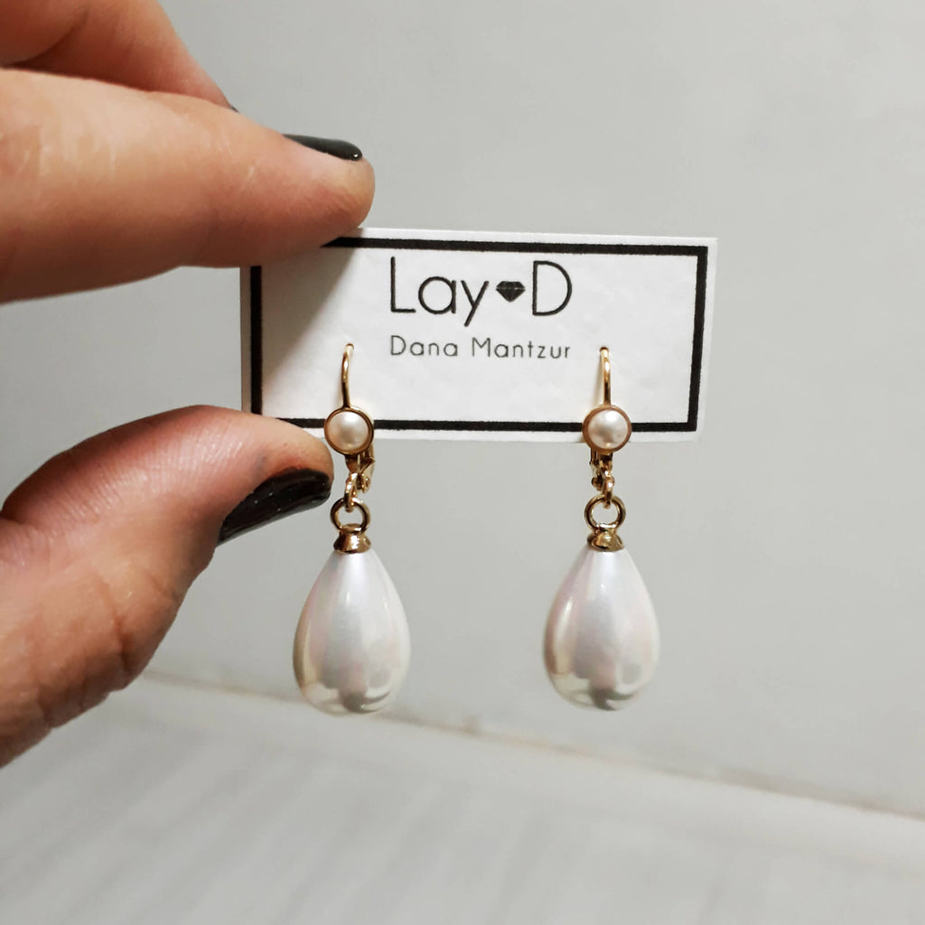 Teardrop pearl earrings